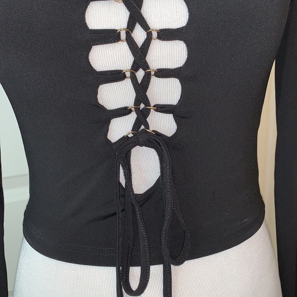 FOREVER 21 BRAND NEW SIZE SMALL BEAUTIFUL LONG SLEEVE CROP TOP - Picture 3 of 10